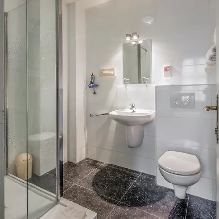 New De Lives Отель