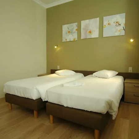 Hotel New De Lives 3*