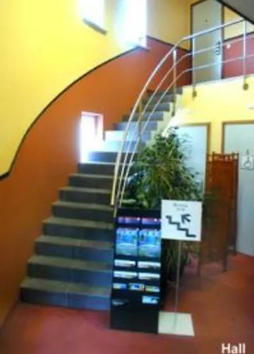 Szálloda New De Lives